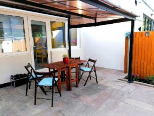 Family House in the Heart of Hanwell with 5 stars! Vacation rental in London Borough of Ealing