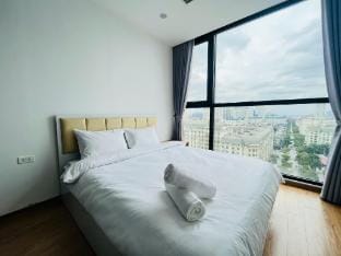 Luxury Apt Vinhomes Skylake Near Korean Town Apartment in Laos