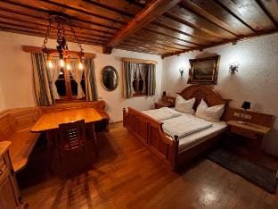 Doubleroom with shared bathroom/kitchen Vacation rental in Grassau