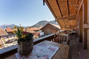 Family room with balcony Vacation rental in Grassau
