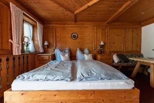 Deluxe double room with balcony Vacation rental in Grassau
