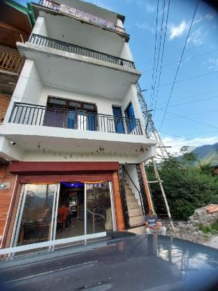 HCS 1st Floor (Near Bir landing site) Vacation rental in Punjab, India