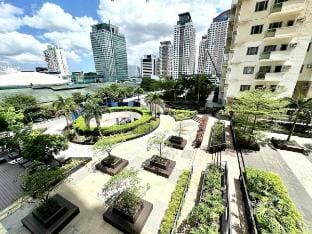 Spacious 1-Bedroom WIFI Google TV FREE Netflix Apartment in Pasig