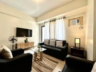 Spacious 1-Bedroom WIFI Google TV FREE Netflix Apartment in Pasig