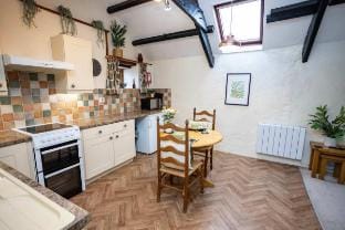 The Loft, One Bedroom Apartment, St Florence Vacation rental in Saint Florence