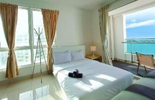 Mansion One 8pax 2B2B with Seaview Georgetown area Apartment in George Town