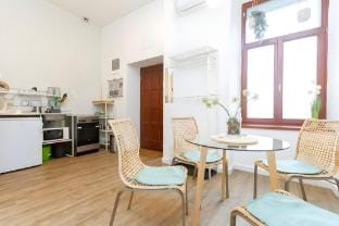 Tropical Residence w AC by NW Vacation rental in Budapest