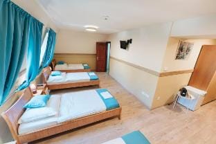 Dobay Room 5 w/4beds by NW Vacation rental in Budapest