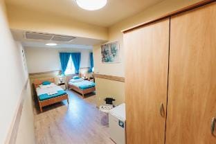 Dobay Room 1 w/3beds by NW Vacation rental in Budapest