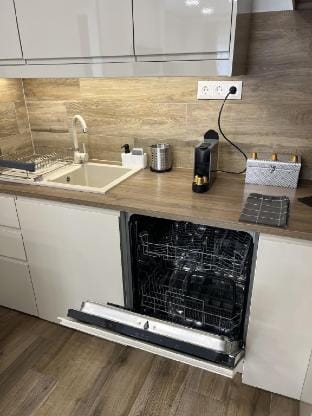 True Gem at the Airport 2. Vacation rental in Budapest