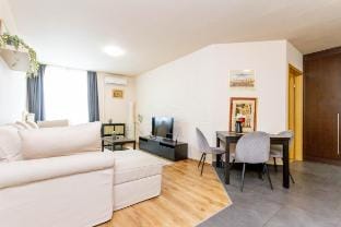 Modern Comfort in József Street with Parking by NW Vacation rental in Budapest