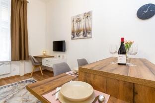 Luxe Haven on Lonyay by NW Vacation rental in Budapest