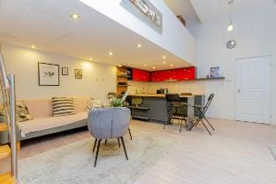 Colorful Cityscape Retreat by NW Vacation rental in Budapest