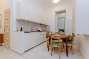 2 BR Bartók Boulevard Apartment w AC by NW Apartment in Budapest