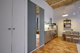 Modern Green Apt w FREE Parking, Projector+Netflix Apartment in Budapest