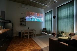 Modern Green Apt w FREE Parking, Projector+Netflix Apartment in Budapest