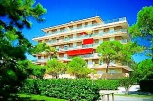 Cozy flat with air con, washing machine and dishwasher Apartment in Bibione