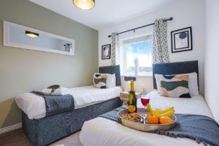 Warwick Avenue House by Yoko Property Vacation rental in Aylesbury Vale
