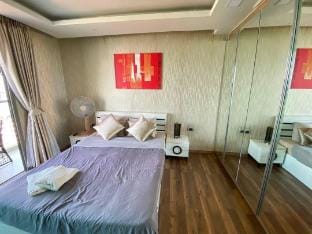 Phra Tamnak Hill Houses Vacation rental in Pattaya City