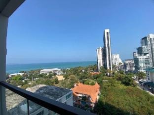 Phra Tamnak Hill Houses Vacation rental in Pattaya City