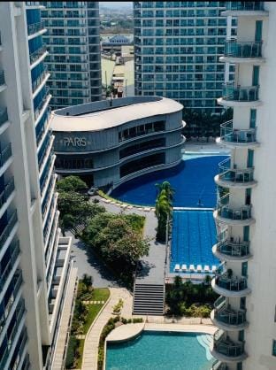 Cozy 1BR Beach/PoolView @Azure Resort w/ free Wifi Apartment in Paranaque