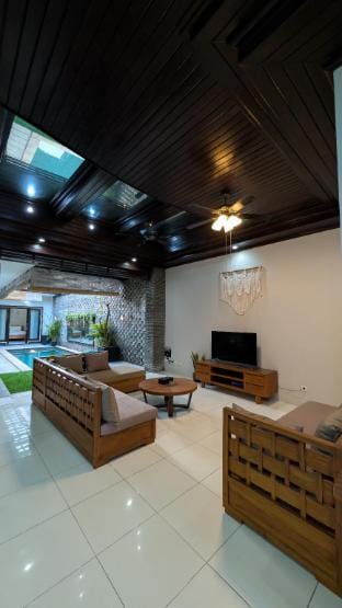 Casa Calma by Moo, 3BR Villa in Seminyak Bali ? Villa in North Kuta