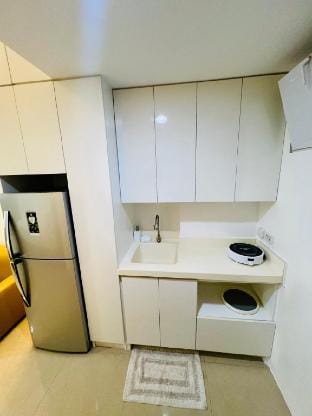 Stay near IT Park 3 min walk + 100mbps + netflix Vacation rental in Lapu-Lapu City
