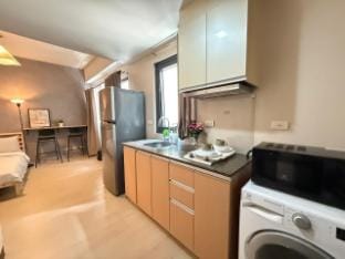 Cozy Studio Unit in Salcedo Village, Makati City Apartment in Pasay