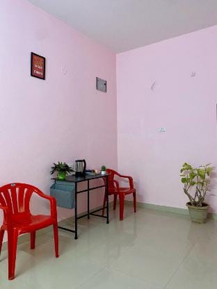 Cozy 2BHK Fully Furnished Home AC Bed room Floor 2 Vacation rental in Hyderabad