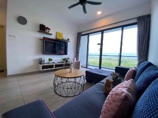 Atlantis 2BR C10 8Pax - 65" SMART TV / Netflix Vacation rental in Malacca
