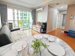 Stylish 2BR MOI Apt w/ Pool, Gym, Wi-Fi Vacation rental in Jakarta