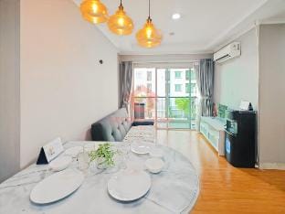 Stylish 2BR MOI Apt w/ Pool, Gym, Wi-Fi Vacation rental in Jakarta