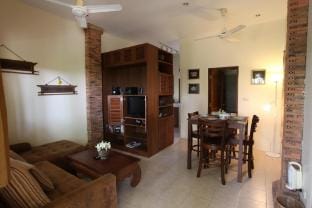 Private villa in big tropical garden Vacation rental in Chon Buri Changwat