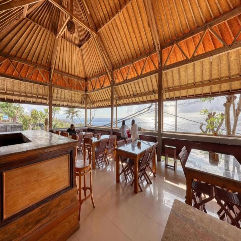 Manta Villa Ocean View Hotel in Nusapenida