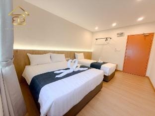 3Pax Room+Private Bath | Ipoh City Center Coliving Vacation rental in Ipoh