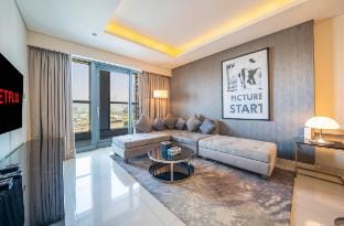 Luxurious 1BR w/Pool, Sauna & Gym Near BurjKhalifa Apartment in Dubai