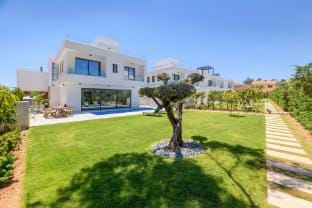 By The Beach - Sea Pearl Villa Villa in Paralimni