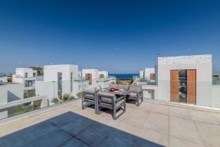 By The Beach - Aura Villa Villa in Paralimni