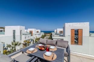 By The Beach - Aura Villa Villa in Paralimni