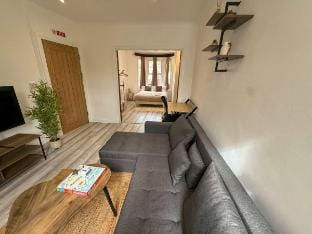 Zen-Inspired Flat - Easy Access to Central Reading Vacation rental in Reading