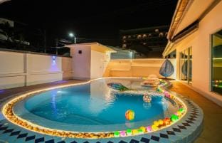 Daisy Pool Villa Chalet in Pattaya City