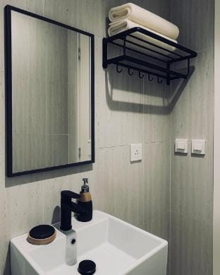 KJ | 202 | Cozy 3BD Apt + LR | شقة ٣ غرف وصالة Apartment in Riyadh