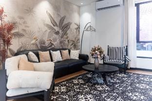 Group Friendly Pool KTV BBQ Villa Pratumnak 6 Bed Vacation rental in Pattaya City
