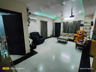 Terrace Jewel: Lavish 2BHK Pent with All Comforts! Vacation rental in Hyderabad