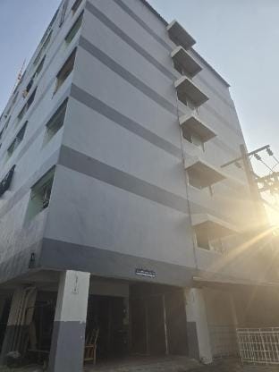 Beautiful Studio 107 with nice living room - WiFi Apartment in Bangkok