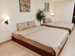 Private House/6 Beds/3,5 Bath/Front Yard/5min Lake Vacation rental in Hanoi