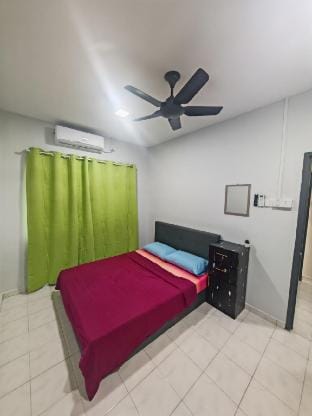 MixxHome @ Seremban 2 (1 Queen Bed, Share Bath) Vacation rental in Negeri Sembilan, Malaysia