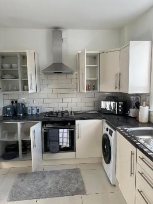 Comfortably furnished 2 bedroom home in Bolton Vacation rental in England