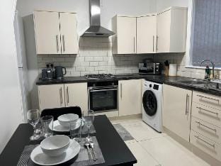 Comfortably furnished 2 bedroom home in Bolton Vacation rental in England