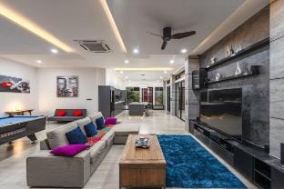 Top OF The Range 3BR Pool, Tub & pool table V204 Villa in Rawai